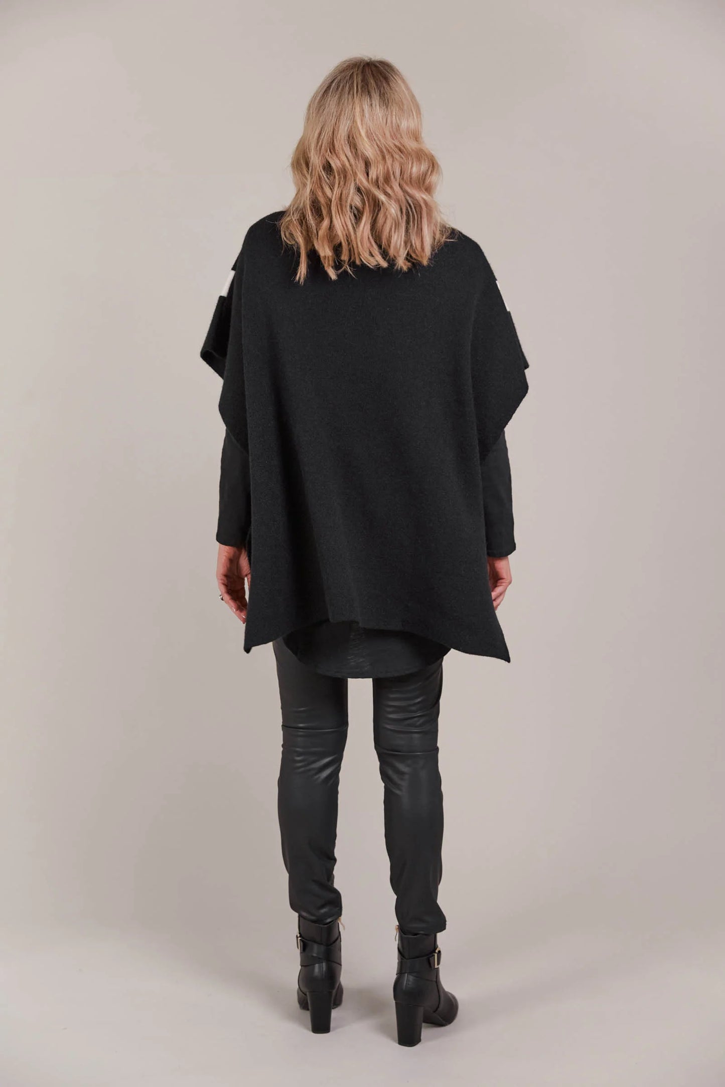 Avino Poncho